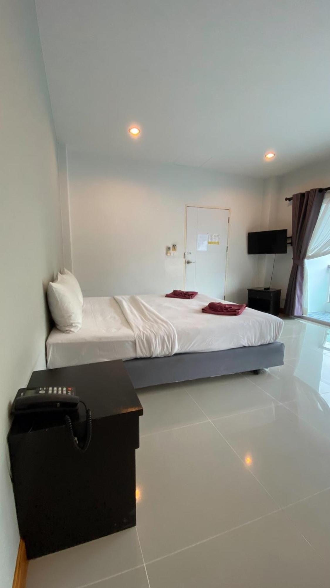 กะรน ซี ไซด์ Hotel Karon ภายนอก รูปภาพ